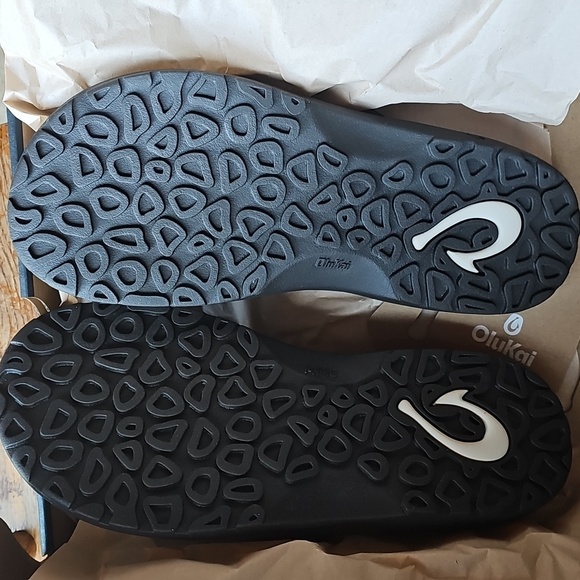 Olukai Mens Size 10 Flip Flop - Picture 4 of 4